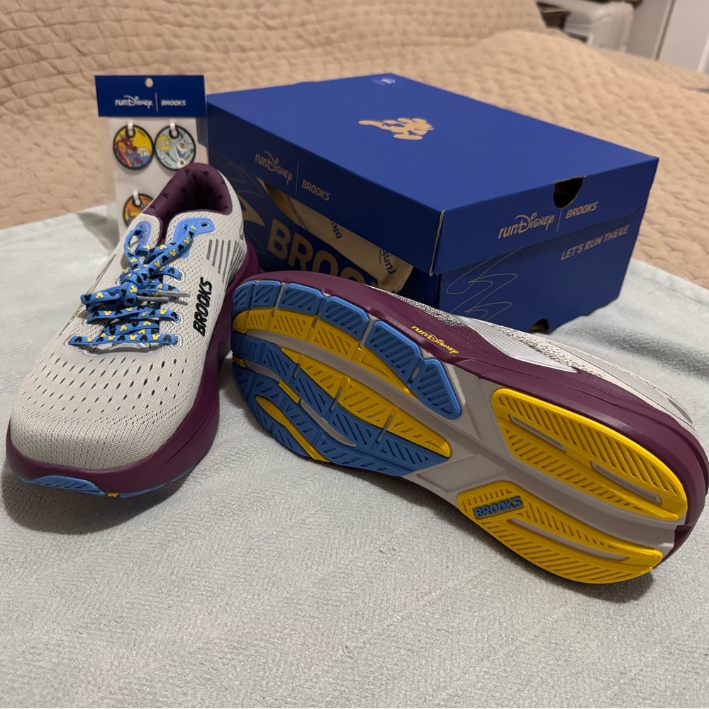 Brooks x RunDisney Food & Wine - NIB